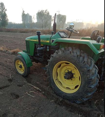  John Deere Tractor 820