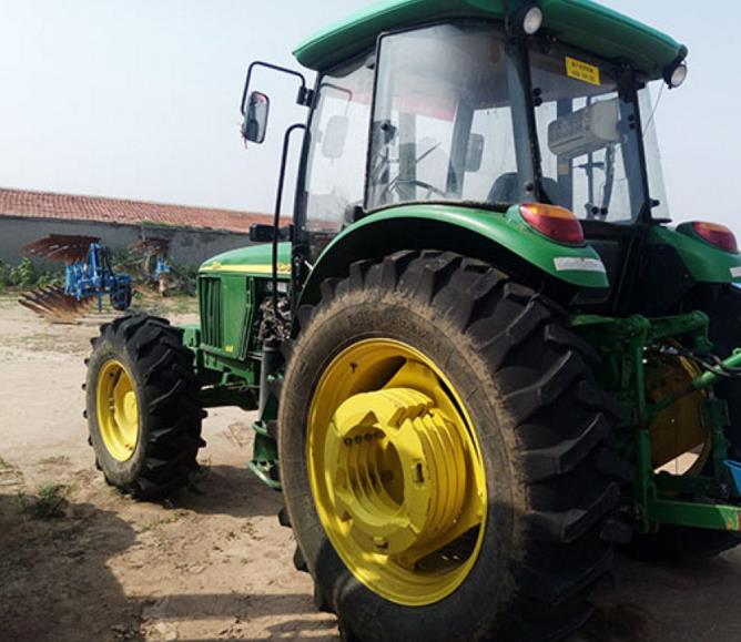 John Deere Tractor 1204 