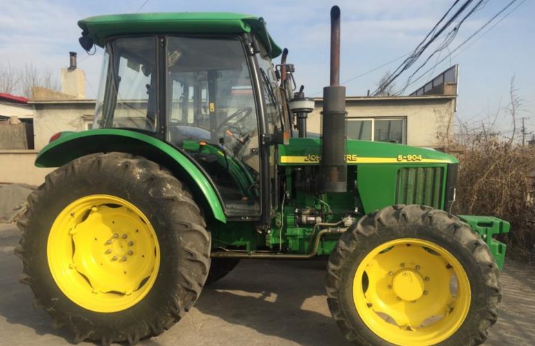  John Deere  Tractor 904 